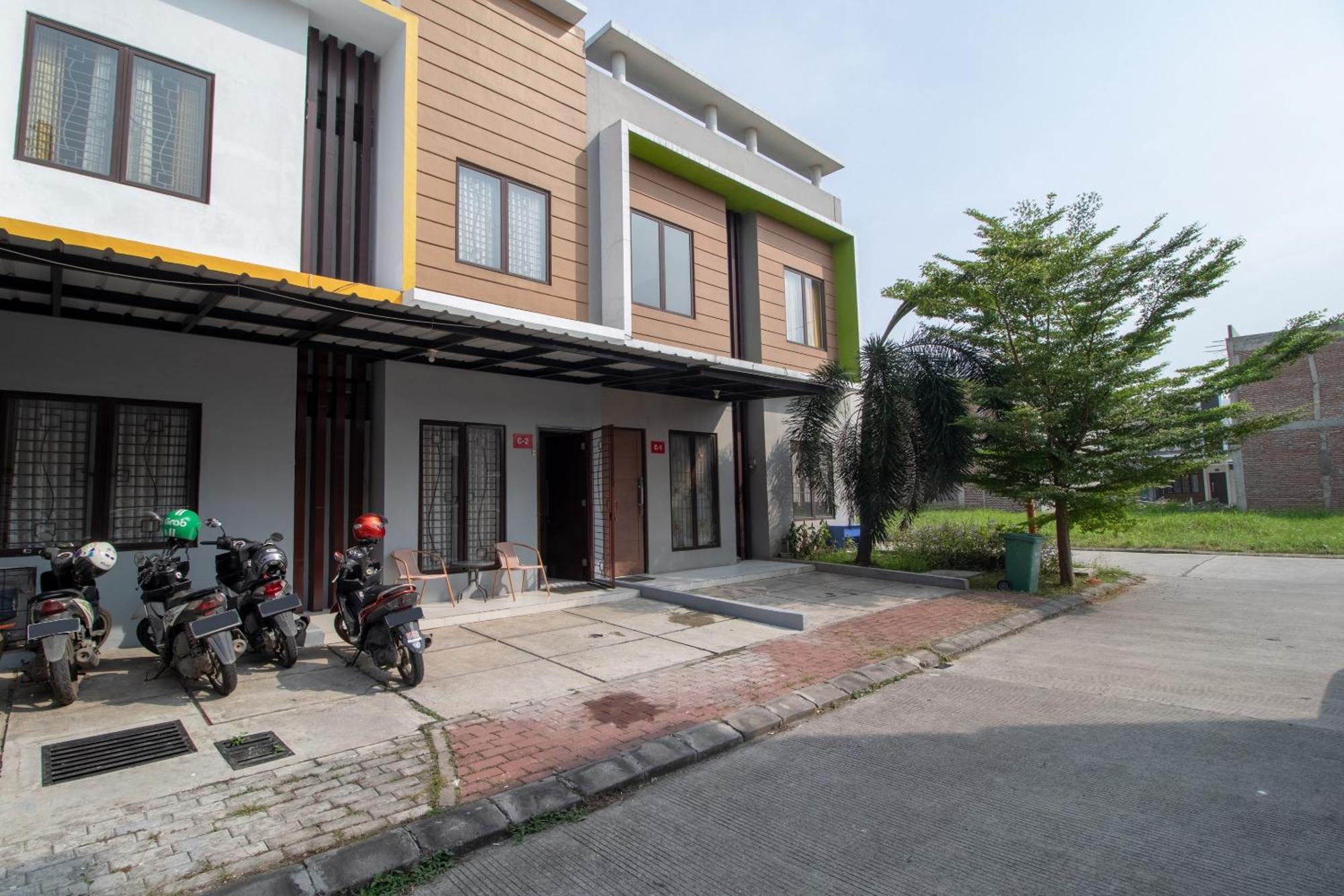 Oyo 3253 Sofia Residence Telukjambe ภายนอก รูปภาพ